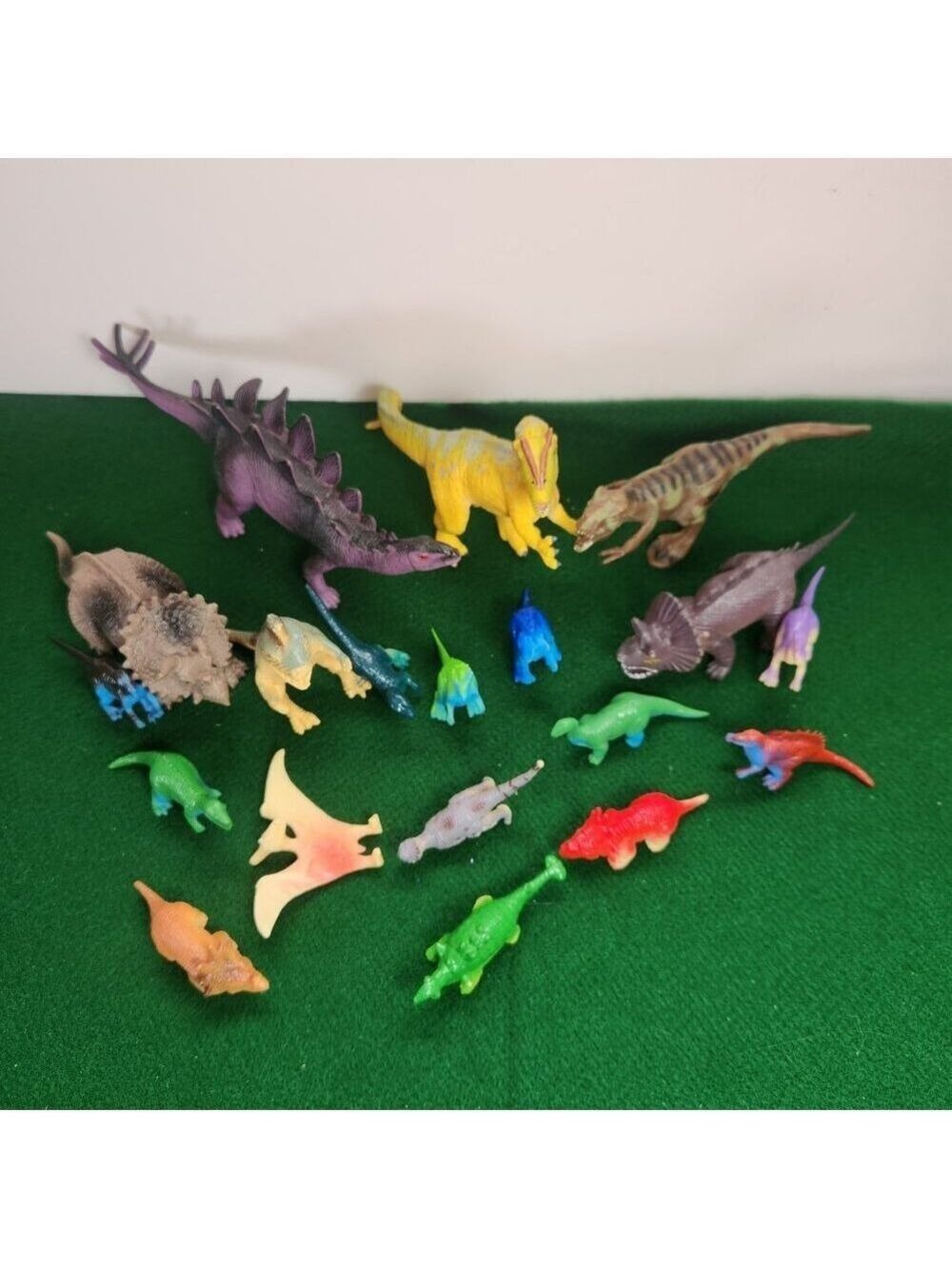 Dinosaur Toy Lot of 19 Safari Allosaurus 1995 Corythosaurus 1986 Jaru Figures